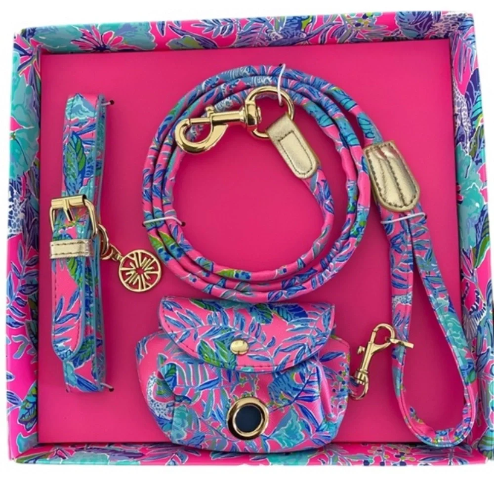 New in packaging Lilly Pulitzer Dog Walk Set
